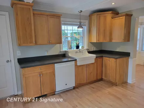 Kitchen - 833 Coutant, Flushing, MI 48433 photo 4 of 6