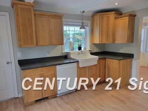 Kitchen - 833 Coutant, Flushing, MI 48433 photo 1 of 6