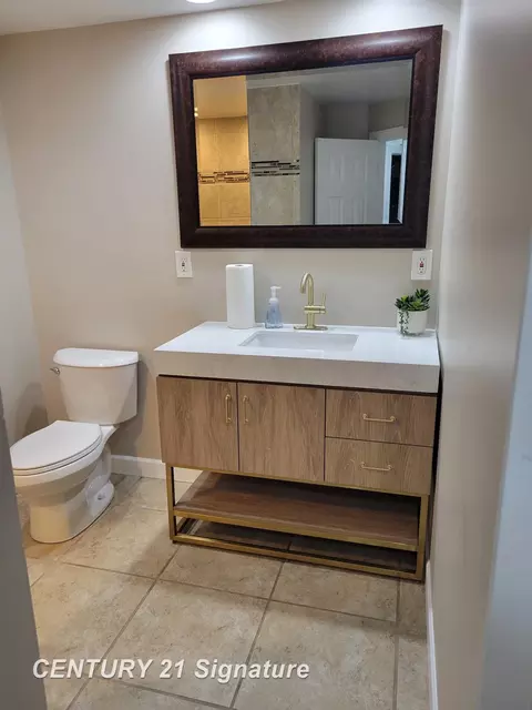 Bath - 833 Coutant, Flushing, MI 48433 photo 6 of 7