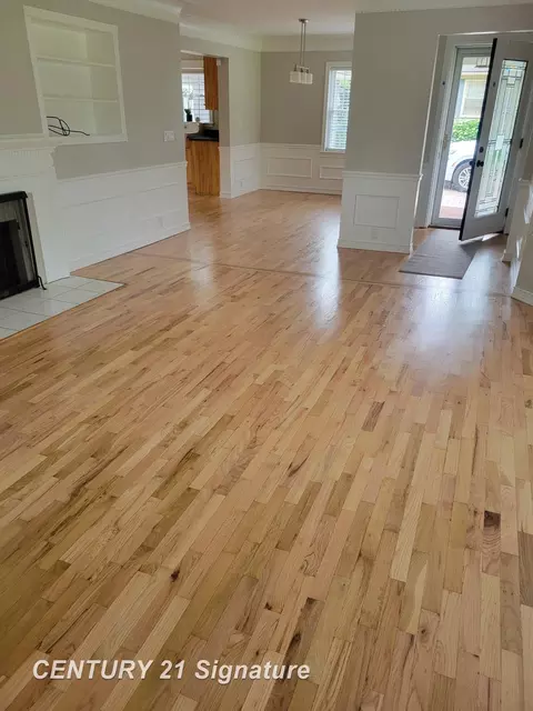 Living - 833 Coutant, Flushing, MI 48433 photo 1 of 6
