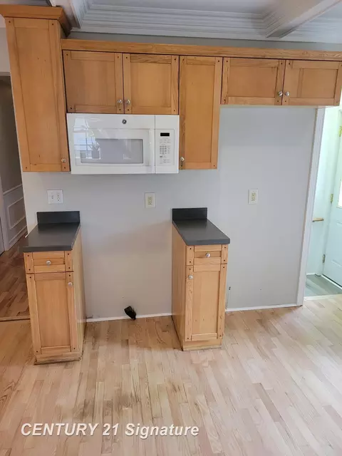 Kitchen - 833 Coutant, Flushing, MI 48433 photo 3 of 6