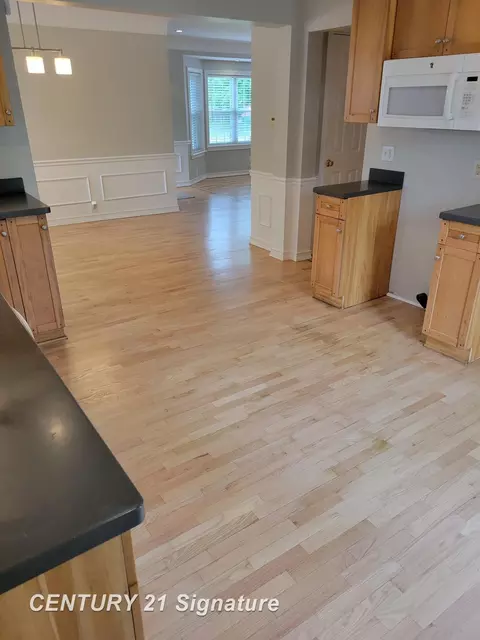 Entry Way - 833 Coutant, Flushing, MI 48433 photo 3 of 5