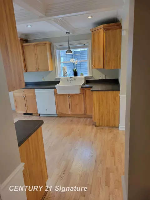 Kitchen - 833 Coutant, Flushing, MI 48433 photo 2 of 6