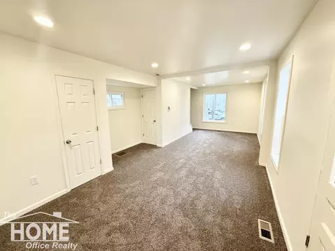 Living - 519 E Mason, Owosso, MI 48867 photo 1 of 2