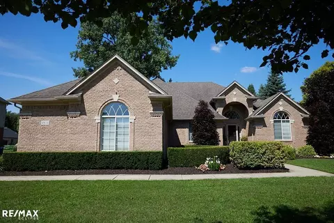 49639 Shelby Creek Dr, Shelby Township, MI 48317