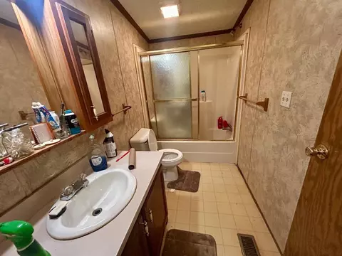 Bath - 11349 Maple, Gladwin, MI 48624 photo 2 of 4
