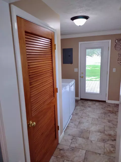 607 E Riverside, Williamston, MI 48895 photo 31