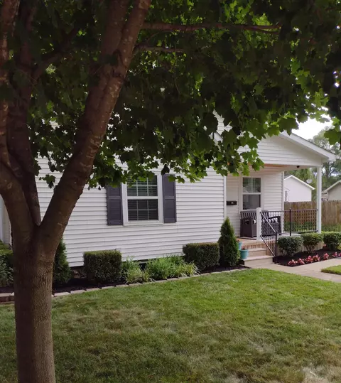607 E Riverside, Williamston, MI 48895 photo 3