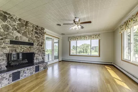 Living - 3300 N State, Deckerville, MI 48427 photo 10 of 11