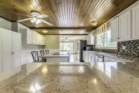 Kitchen - 3300 N State, Deckerville, MI 48427 photo 2 of 8