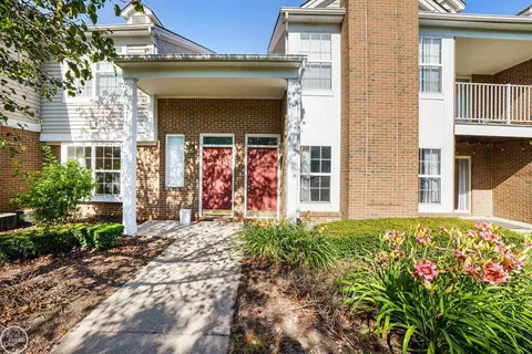 42735 Richmond #40, Sterling Heights, MI 48313