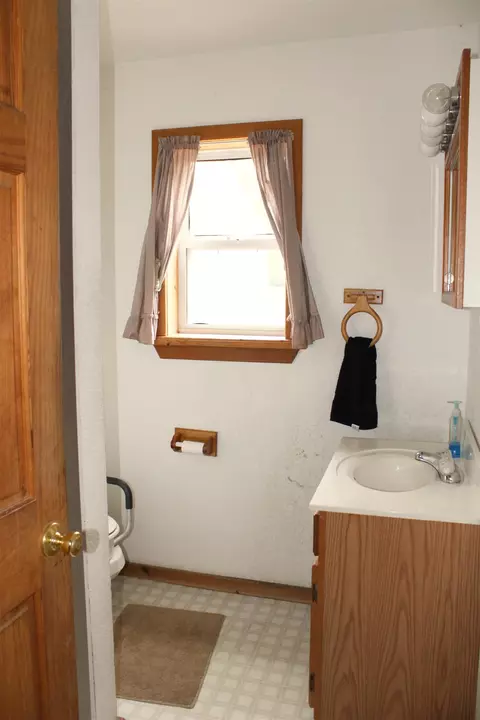 Bath - 2925 E Cranberry Lk, Harrison, MI 48625 photo 2 of 2