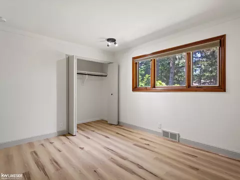 11585 Chicago, Warren, MI 48093 photo 33