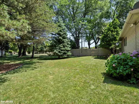 11585 Chicago, Warren, MI 48093 photo 7