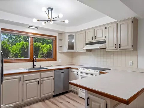 11585 Chicago, Warren, MI 48093 photo 17