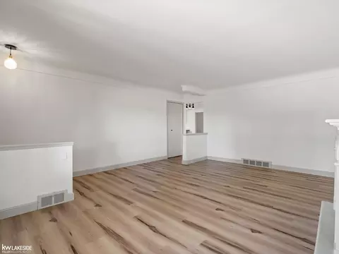 11585 Chicago, Warren, MI 48093 photo 16
