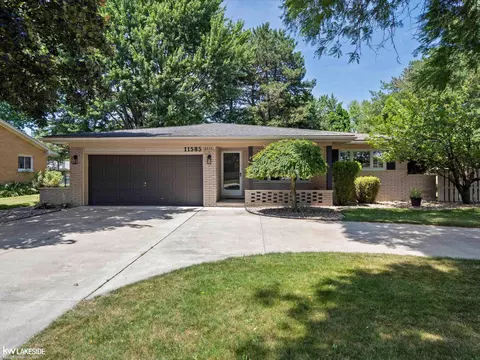 11585 Chicago, Warren, MI 48093 photo 4