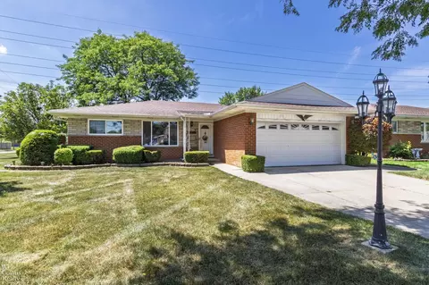 27309 Huntington Dr, Warren, MI 48088