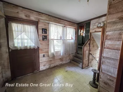 Entry Way - 27 N Grout, Gladwin, MI 48624 photo 6 of 7