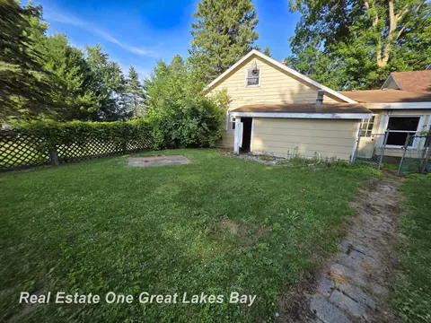 Exterior - 27 N Grout, Gladwin, MI 48624 photo 15 of 27
