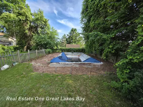 Exterior - 27 N Grout, Gladwin, MI 48624 photo 16 of 27