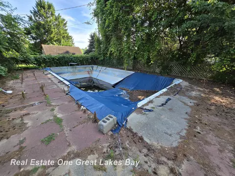 Exterior - 27 N Grout, Gladwin, MI 48624 photo 18 of 27