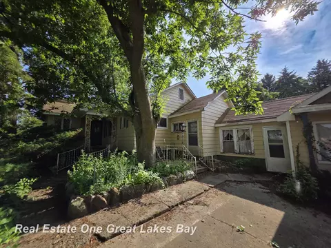 Exterior - 27 N Grout, Gladwin, MI 48624 photo 6 of 27