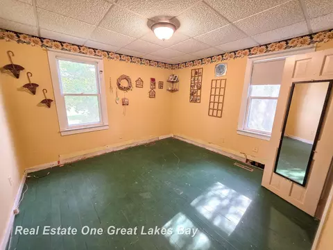 Bedroom - 27 N Grout, Gladwin, MI 48624 photo 2 of 2