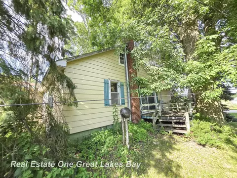 Exterior - 27 N Grout, Gladwin, MI 48624 photo 25 of 27