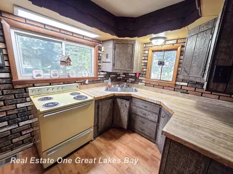 Kitchen - 27 N Grout, Gladwin, MI 48624 photo 1 of 1