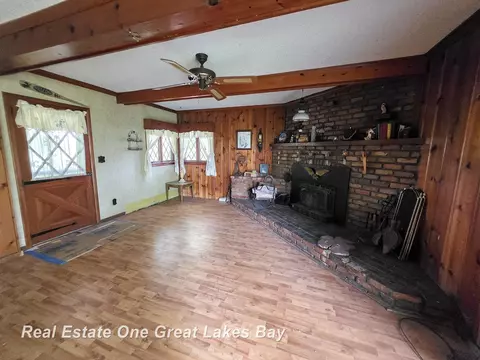 Living - 27 N Grout, Gladwin, MI 48624 photo 1 of 8