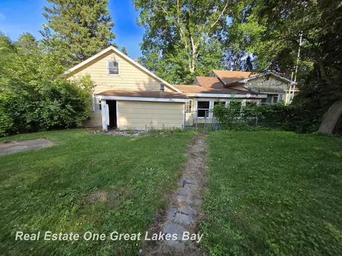 Exterior - 27 N Grout, Gladwin, MI 48624 photo 14 of 27