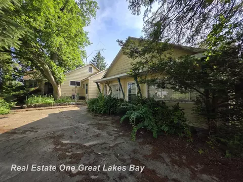 Exterior - 27 N Grout, Gladwin, MI 48624 photo 8 of 27