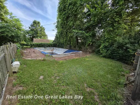 Exterior - 27 N Grout, Gladwin, MI 48624 photo 17 of 27