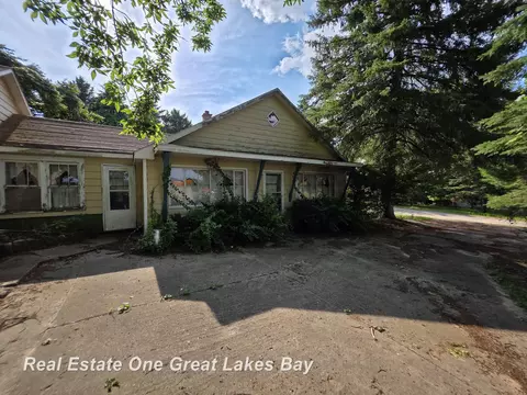 Exterior - 27 N Grout, Gladwin, MI 48624 photo 7 of 27