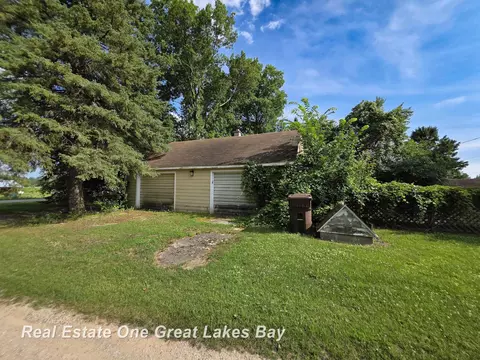 Exterior - 27 N Grout, Gladwin, MI 48624 photo 10 of 27
