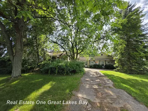 Exterior - 27 N Grout, Gladwin, MI 48624 photo 5 of 27