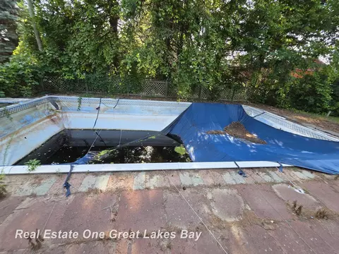Exterior - 27 N Grout, Gladwin, MI 48624 photo 19 of 27