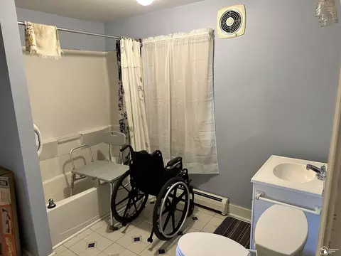 Bath - 722 Cass, Monroe, MI 48161 photo 1 of 2