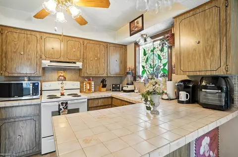 Kitchen - 3181 N N Grv, Monroe, MI 48162 photo 2 of 3