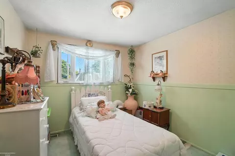Bedroom - 3181 N N Grv, Monroe, MI 48162 photo 4 of 6