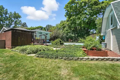 Exterior - 3181 N N Grv, Monroe, MI 48162 photo 18 of 22