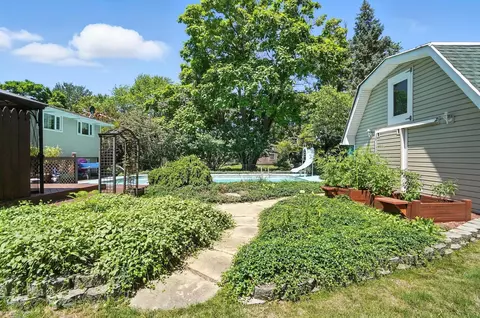 Exterior - 3181 N N Grv, Monroe, MI 48162 photo 19 of 22