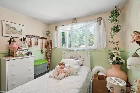 Bedroom - 3181 N N Grv, Monroe, MI 48162 photo 5 of 6