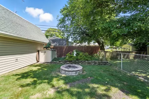 Exterior - 3181 N N Grv, Monroe, MI 48162 photo 15 of 22