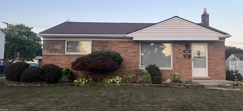 23880 Warner, Warren, MI 48091