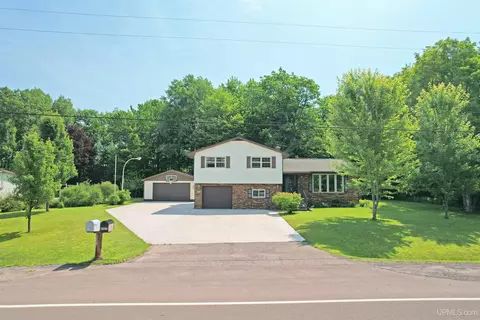 47060 Green Acres, Houghton, MI 49931