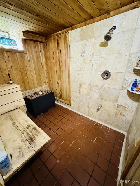 Bath - 4905 Co Rd Pi, Ishpeming, MI 49849 photo 3 of 8