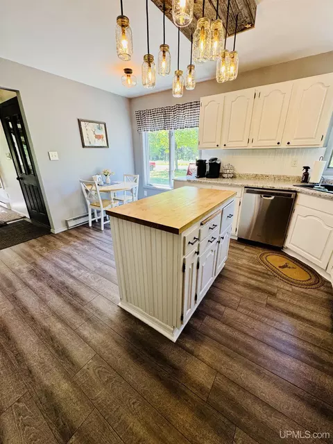 Kitchen - 4905 Co Rd Pi, Ishpeming, MI 49849 photo 4 of 4