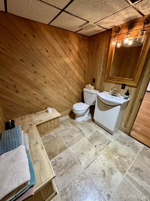 Bath - 4905 Co Rd Pi, Ishpeming, MI 49849 photo 2 of 8